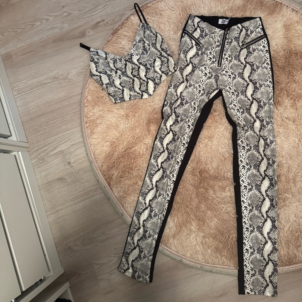 Tiger Mist Black and White Snakeskin Zippered Skirt